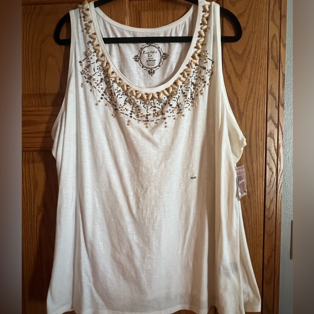 Boho style Ivory color tank top, NWT, Avenue, women’s 26/28, wood beading